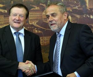 12.07.2016., Zagreb - U Gradskoj upravi potpisan sporazum izmedju Grada Zagreba i Sveucilista u Zagrebu. Potpisnici su u ime Sveucilista rektor Damir Boras a u ime grada Zagreba, gradonacelnik Milan Bandic. 
Photo: Zarko Basic/PIXSELL