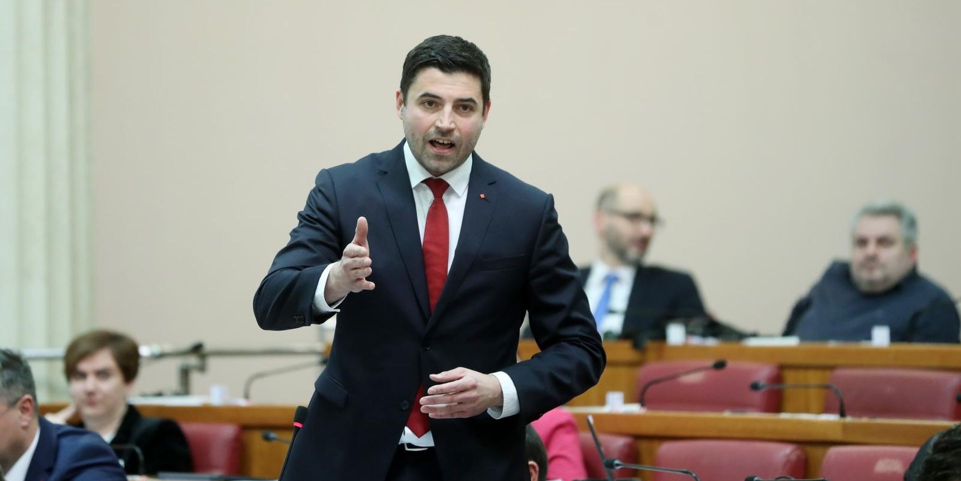 Zagreb: Sabor raspravlja o oporbenoj interpelaciji o radu Vlade vezano na nabavu zrakoplova 14.02.2019., Zagreb - Sabor RH. Rasprava o oporbenoj interpelaciji o radu Vlade zbog propale kupnje borbenih aviona F-16 C/D Barak od Izraela. Davor Bernardic. Photo: Sanjin Strukic/PIXSELL