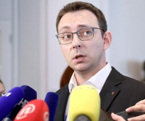Zagreb: Zastupnik Bojan Glavašević održao je u Saboru konferenciju za medije 14.03.2019., Zagreb - Zastupnik Bojan Glavasevic odrzao je u Saboru konferenciju za medije na kojoj je govorio o navodnim obavjestajnim aktivnostima hrvatskih sluzbi u Bosni i Hercegovini.
Photo: Patrik Macek/PIXSELL