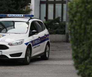 Zagreb: Nepoznati aktivisti jajima zasuli ulaz u Ministarstvo zdravstva 14.08.2018., Zagreb - Ulaz u zgradu Ministarstva zdravstva na Ksaveru nepoznati aktivisti zasuli su jajima.

 Photo: Jurica Galoic/PIXSELL