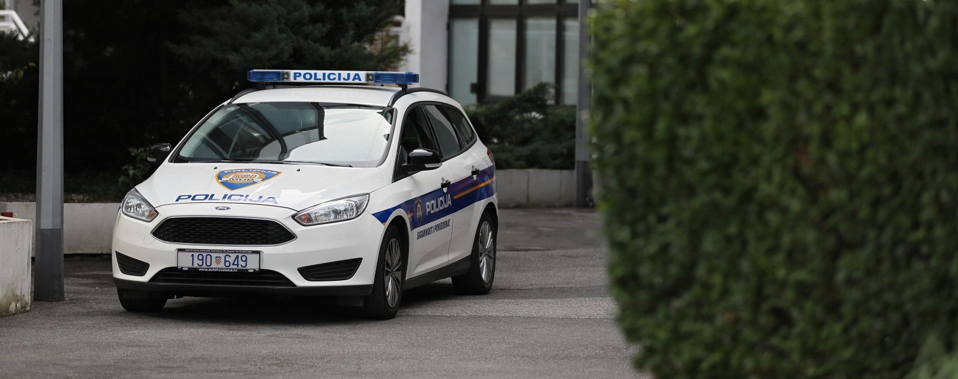 Zagreb: Nepoznati aktivisti jajima zasuli ulaz u Ministarstvo zdravstva 14.08.2018., Zagreb - Ulaz u zgradu Ministarstva zdravstva na Ksaveru nepoznati aktivisti zasuli su jajima.

 Photo: Jurica Galoic/PIXSELL