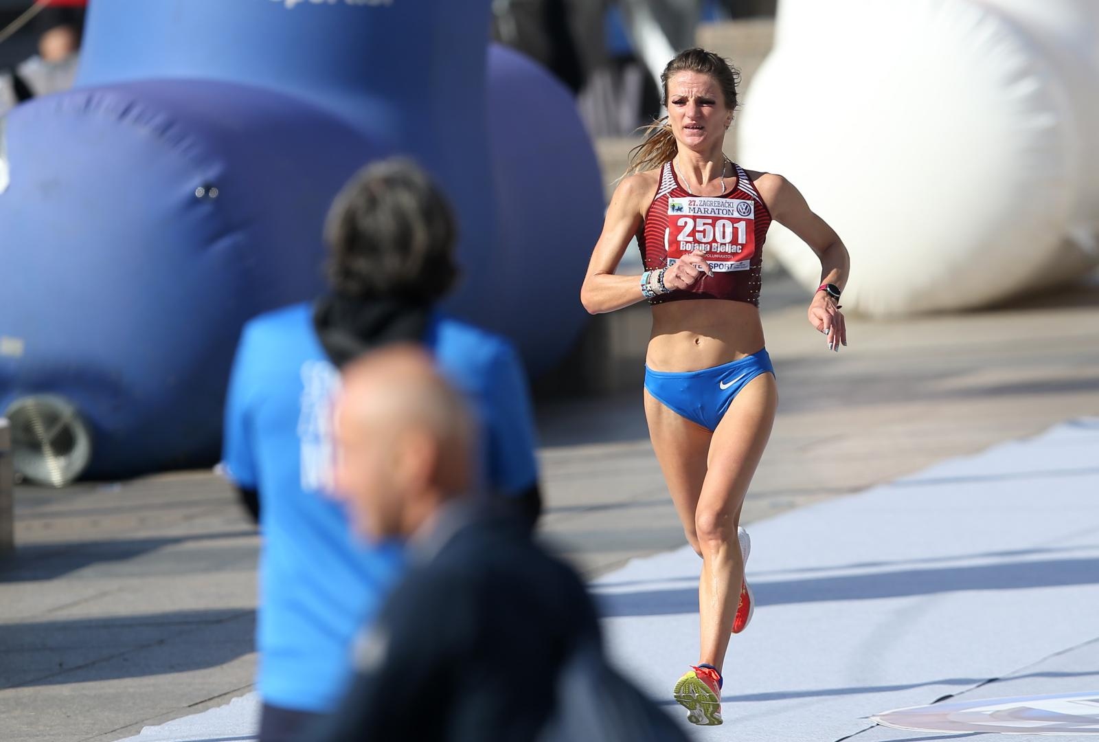 14.10.2018., Zagreb - Na Trgu bana Josipa Jelacica startao je 27. Zagreb maraton, polumaraton i utrka gradjana. Pobjednici polumaratona 21 km, zene. Trece mjesto Bojana Bjeljac (CRO).
Photo: Davor Puklavec/PIXSELL