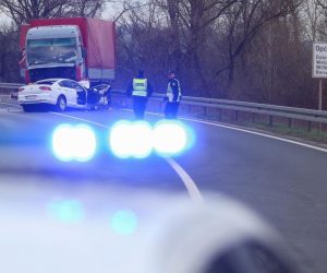16.03.2019., Zapresic - Na drzavnoj cesti D-1, izmedju Pojatnog i Jakovlja, oko 5:50, doslo je do sudara kamiona i osobnog automobila. U prometnoj nesreci je jedna osoba poginula. 
Photo: Matija Habljak/PIXSELL