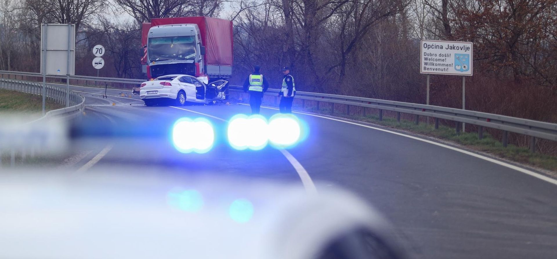 16.03.2019., Zapresic - Na drzavnoj cesti D-1, izmedju Pojatnog i Jakovlja, oko 5:50, doslo je do sudara kamiona i osobnog automobila. U prometnoj nesreci je jedna osoba poginula. 
Photo: Matija Habljak/PIXSELL