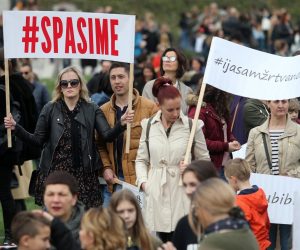 16.03.2019., Zagreb - Inicijativa #SPASIME, koju je 1. ozujka pokrenula scenaristica i glumica Jelena Veljaca, u 11:55 na Tomislavovom trgu organizira prosvjed protiv rastuceg vala obiteljskog, ali i svakog drugog nasilja u Hrvatskoj. 

Photo: Dalibor Urukalovic/PIXSELL