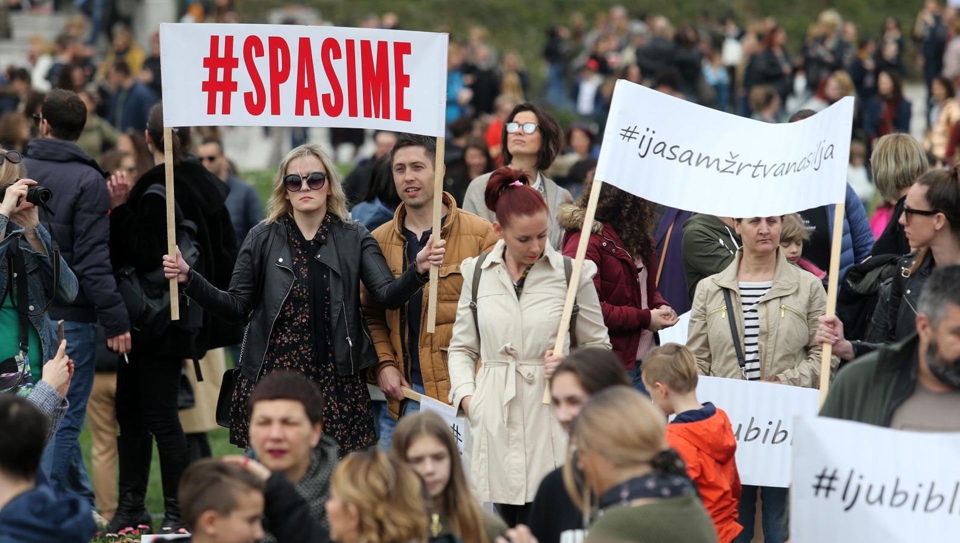 16.03.2019., Zagreb - Inicijativa #SPASIME, koju je 1. ozujka pokrenula scenaristica i glumica Jelena Veljaca, u 11:55 na Tomislavovom trgu organizira prosvjed protiv rastuceg vala obiteljskog, ali i svakog drugog nasilja u Hrvatskoj. 

Photo: Dalibor Urukalovic/PIXSELL