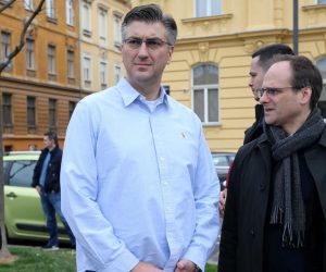 Zagreb: Premijer Plenović došao na prosvijed protiv nasilja #SPASIME 16.03.2019., Zagreb - Inicijativa #SPASIME, koju je 1. ozujka pokrenula scenaristica i glumica Jelena Veljaca, u 11:55 na Tomislavovom trgu organizira prosvjed protiv rastuceg vala obiteljskog, ali i svakog drugog nasilja u Hrvatskoj. Andrej Plenkovic. Photo: Dalibor Urukalovic/PIXSELL