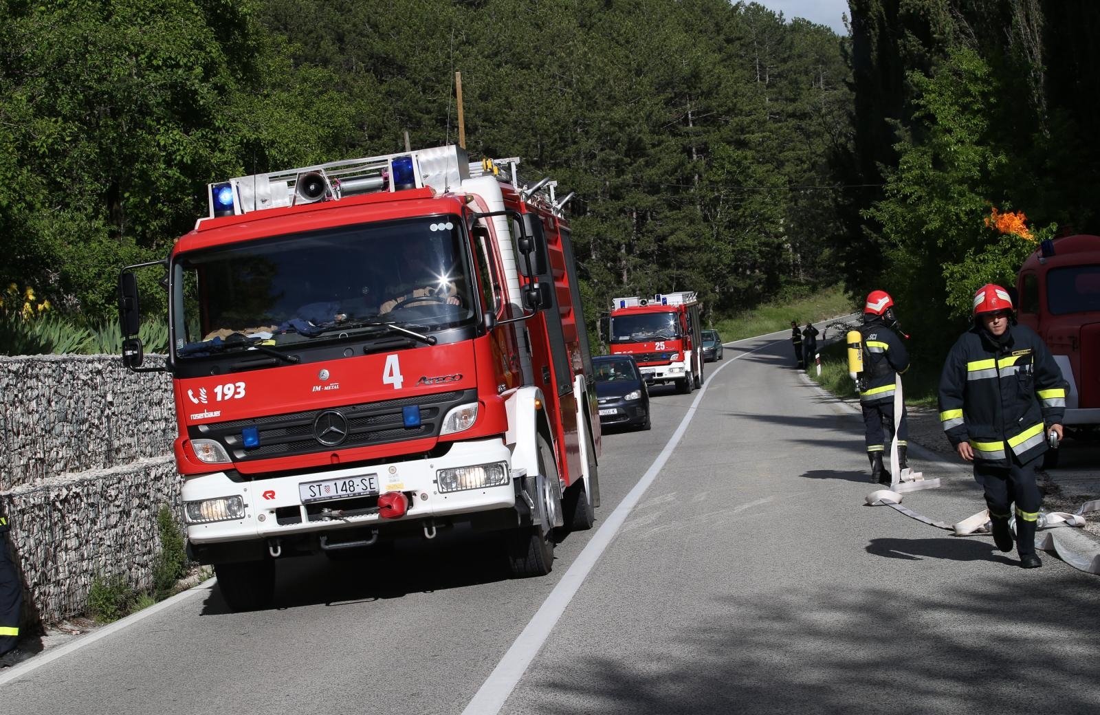 16.05.2018., Divulje - U operativno vatrogasnom zapovjednstvu Divulje, tijekom odrzavanja Vjezbe Sigurnost 2018 LIVEX, odrzan bilateralni sastanak ministra unutarnjih poslova Davora Bozinovica i slovacke ministrice unutarnjih poslova Denise Sakove. Nakon Divulja. Ministri su obisli vatrogasce na vjezbi u Mucu. 
Photo: Ivo Cagalj/PIXSELL