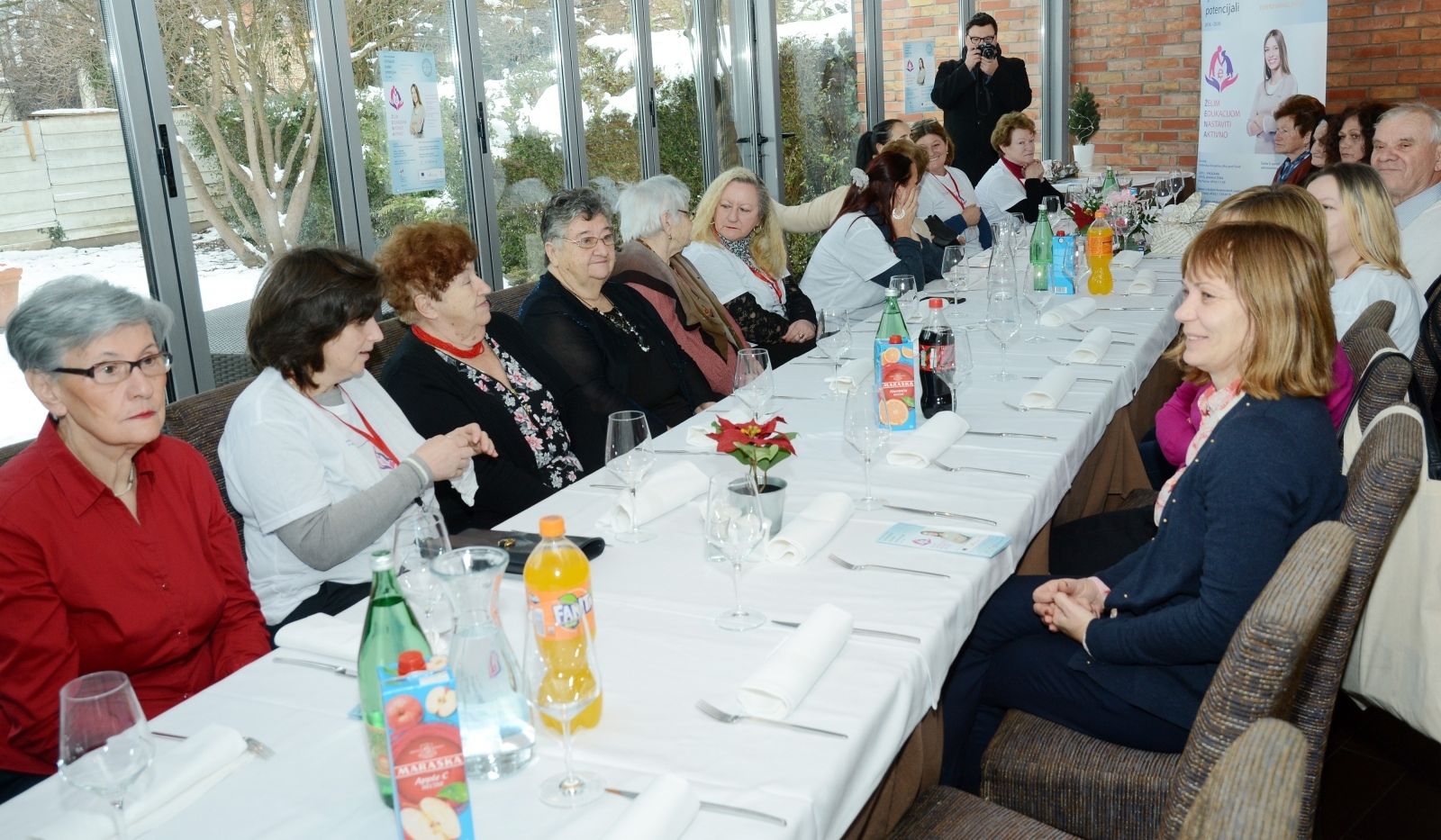 Sisak: Predstavljena postignuća u projektu Zaželi - Program zapošljavanja žena 18.12.2018., Sisak - Voditeljica Gradjanske inicijative "Moj grad Sisak" Dasa Poredos Lavor predstavila je ostvarena postignuca u projektu Zazeli program ZENA-zelim edukacijom nastaviti aktivnosti. Prije prezentacije urucena su uvjerenja o osposobljavanju za njegovateljicu starijih osoba zaposlenicima ovog Projekta. Photo: Nikola Cutuk/PIXSELL