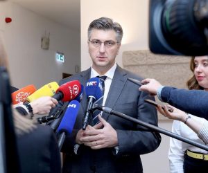 Zagreb: Andrej Plenkovi dao je izjavu medijima 19.03.2019., Zagreb - Predsjednik Vlade Andrej Plenkovic dao je u Saboru medijima izjavu. Photo: Patrik Macek/PIXSELL