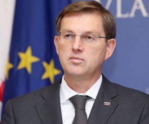 19.12.2017., Zagreb - Predsjednik Vlade Republike Hrvatske Andrej Plenkovic sastao se u Banskim dvorima s predsjednikom Vlade Republike Slovenije Mirom Cerarom, koji boravi  u radnom posjetu Republici Hrvatskoj. Nakon susreta premijeri su dali izjave za medije. 
Photo: Patrik Macek/PIXSELL