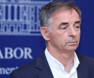Zagreb: Pupovac se oglasio o zahtjevima braniteljskih udruga 20.09.2018., Zagreb - U Saboru je odrzana konferencija za medije zastupnika Milorada Pupovca koji se oglasio o zahtjevima braniteljskih udruga za tematskom raspravom o njemu u Hrvatskome saboru. Photo: Patrik Macek/PIXSELL
