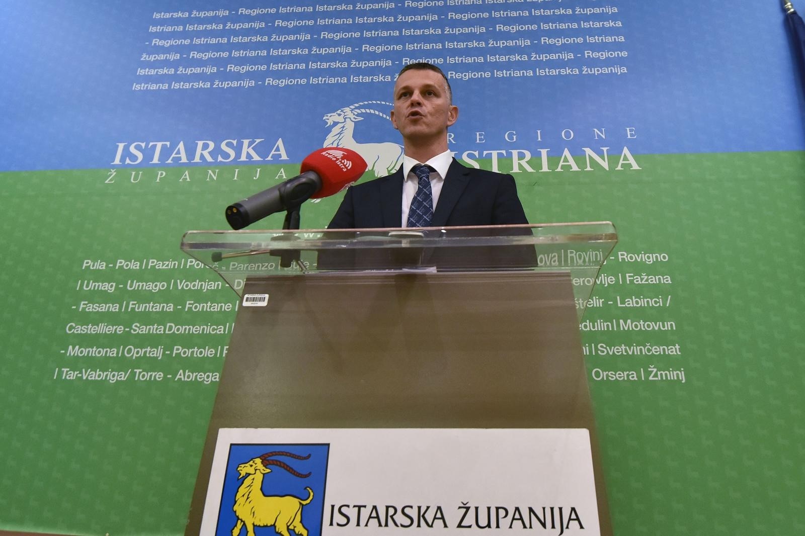 20.12.2017., Pula - Istarski zupan Valter Flego danas je odrzao tradicionalno druzenje s novinarima u prostorijama Istarske zupanije gdje se osvrnuo na rad ali i prestojece planove vezane za razvoj Istarske zupanije 
Photo: Dusko Marusic/PIXSELL