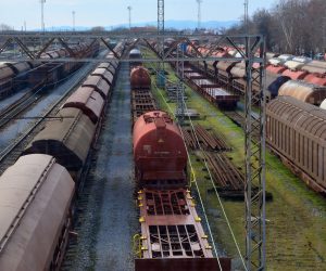 22.01.2018., Slavonski Brod - Razvrstavanje vagona na zeljeznickom kolodvoru u Slavonskom Brodu. 
Photo: Ivica Galovic/PIXSELL