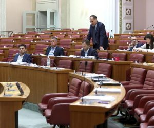 Zastupnici Most cijelu noć pokušavaju opstruirati donošenje zakona o financiranju političkih stranka 22.03.2019., Zagreb - Zastupnici Mosta cijelu noc pokusavaju raspravom o amandmanima opstruirati donosenje zakona o financiranju politickih stranka. Najvazniji prijepor cijele noci bio je da li se rasprava prenosi ili ne na Youtube kanalu Sabora.
Photo: Patrik Macek/PIXSELL