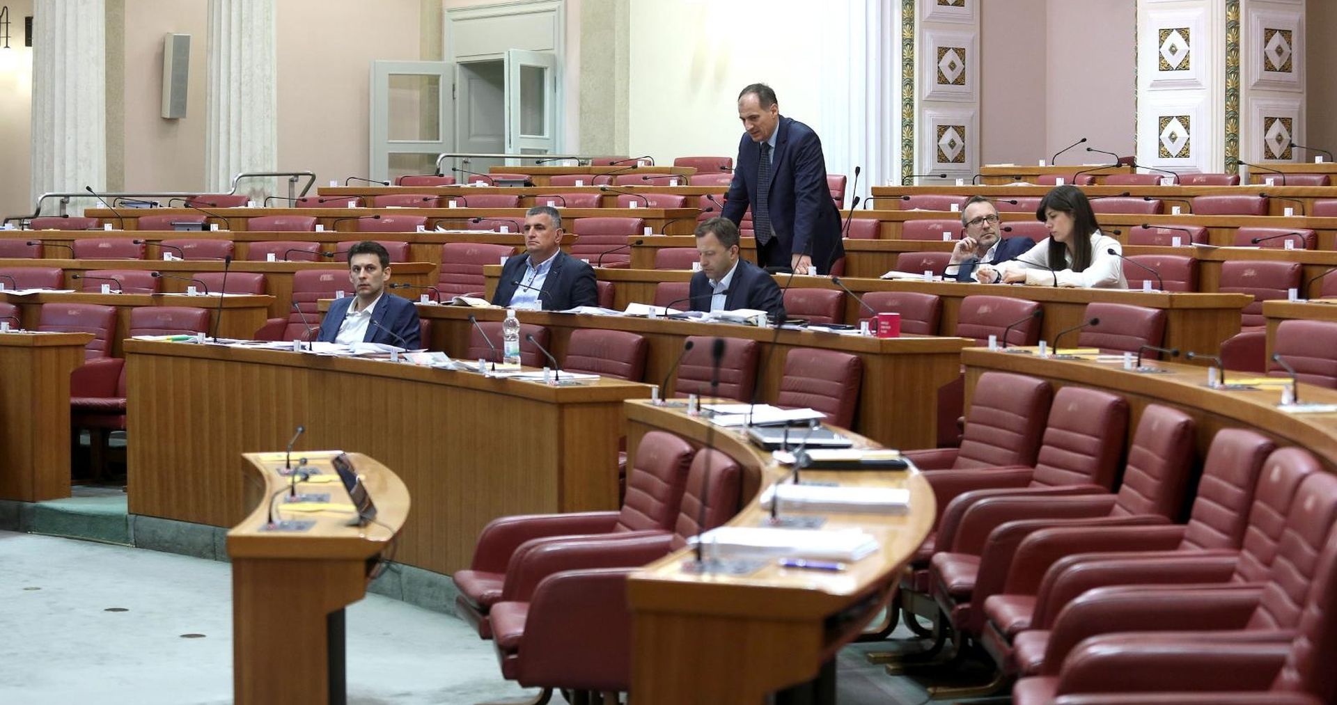 Zastupnici Most cijelu noć pokušavaju opstruirati donošenje zakona o financiranju političkih stranka 22.03.2019., Zagreb - Zastupnici Mosta cijelu noc pokusavaju raspravom o amandmanima opstruirati donosenje zakona o financiranju politickih stranka. Najvazniji prijepor cijele noci bio je da li se rasprava prenosi ili ne na Youtube kanalu Sabora.
Photo: Patrik Macek/PIXSELL