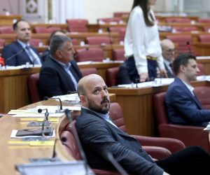 Zagreb: Nakon duge noći Sabor nastavio raspravu o financiranju političkih stranaka 22.03.2019., Zagreb - Nakon cjelonocnog rada Sabor je i u redovnom terminu nastavio raspravu u amandmanima na zakon o finaciranju politickih stranaka. Gordan Maras.
Photo: Patrik Macek/PIXSELL