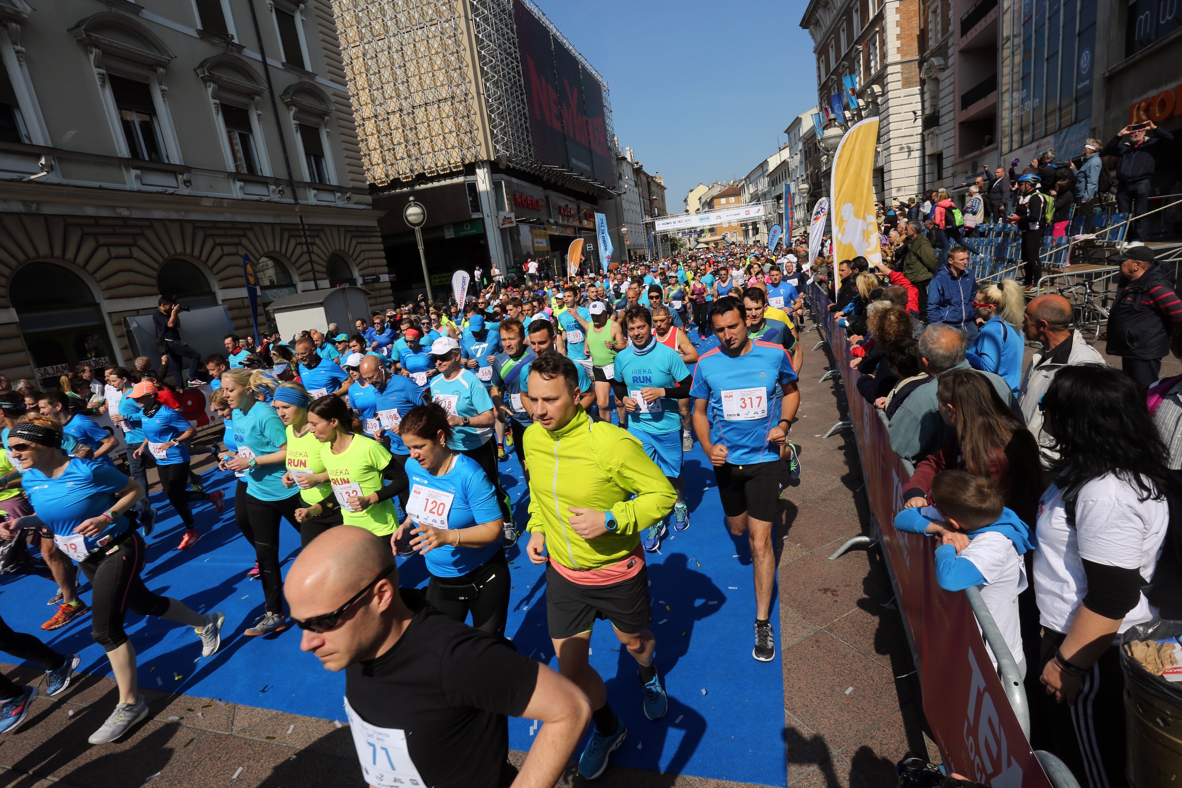 23.04.2017. Rijeka - Start 2. rijeckog maratona i 21 humanitarne utrke gradjana Homo si tec na rijeckom Korzu.
Photo: Goran Kovacic/PIXSELL