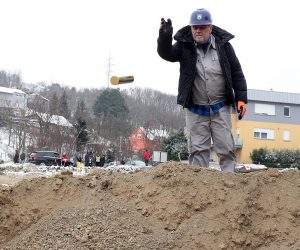 25.01.2019., Zagreb - Gradonacelnik Grada Zagreba Milan Bandic simbolicno je, rukovanjem bagerom, zapoceo radove na izgradnji sljemenske zicare te polozio kamen-temeljac. Ugovoreno vrijeme za realizaciju ovog velikog gradskog projekta je 15 mjeseci. 
Photo: Goran Stanzl/PIXSELL