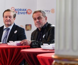 Zagreb: Poznati u call centru primali pozive građana 25.11.2018., Zagreb - U hrvatskom narodnom kazalistu odrzan je humanitarni koncert "Korak u zivot" na kojemu su prikupljena sredstva za stipendiranje djece bez odgovarajuce roditeljske skrbi. Humanitarnu akciju organizirao je Rotary Club Zagreb Kaptol. Damir Boras, Milan Bandic. 
Photo: Sandra Simunovic/PIXSELL