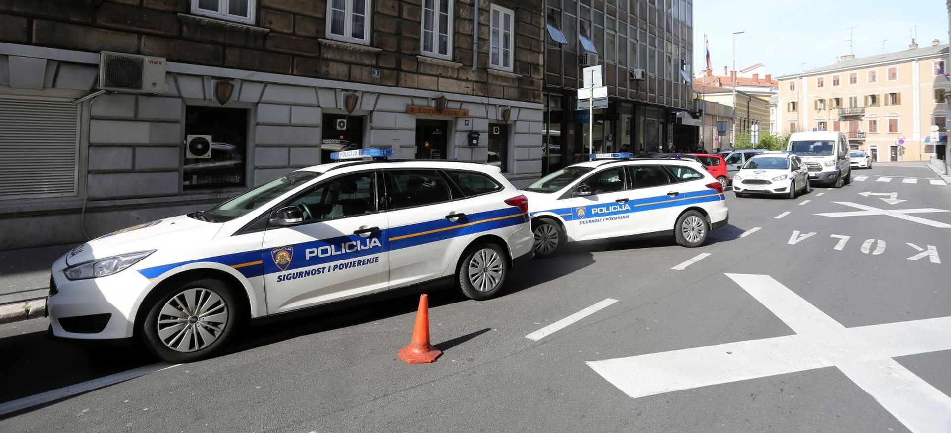 27.03.2019., Rijeka - Policija ispred zgrade Zupanijskog drzavnog odjetnistva. Photo: Goran Kovacic/PIXSELL