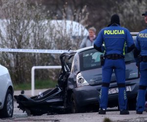 Zagreb: Jedna osoba poginula u sudaru nekoliko vozila kod naselja Velika Mlaka 27.03.2019., Zagreb - Policijski ocevid prometne nesrece nekoliko vozila na raskrizju Zagrebacke ceste i ulaska u naselje Velika Mlaka gdje je jedna osoba poginula. Photo: Igor Soban/PIXSELL