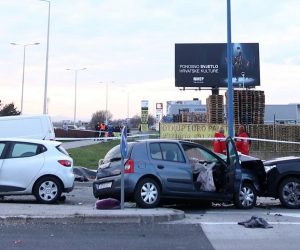 Zagreb: Jedna osoba poginula u sudaru nekoliko vozila kod naselja Velika Mlaka 27.03.2019., Zagreb - Policijski ocevid prometne nesrece nekoliko vozila na raskrizju Zagrebacke ceste i ulaska u naselje Velika Mlaka gdje je jedna osoba poginula. Photo: Igor Soban/PIXSELL