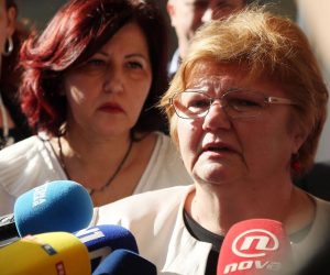28.02.2019., Zadar - Ministirica demografije i obitelji Nada Murganic posjetila je hospitaliziranu djecu u Opcu bolnicu koju je otac ujutro bacio s balkona na otoku Pagu. Photo: Dusko Jaramaz/PIXSELL