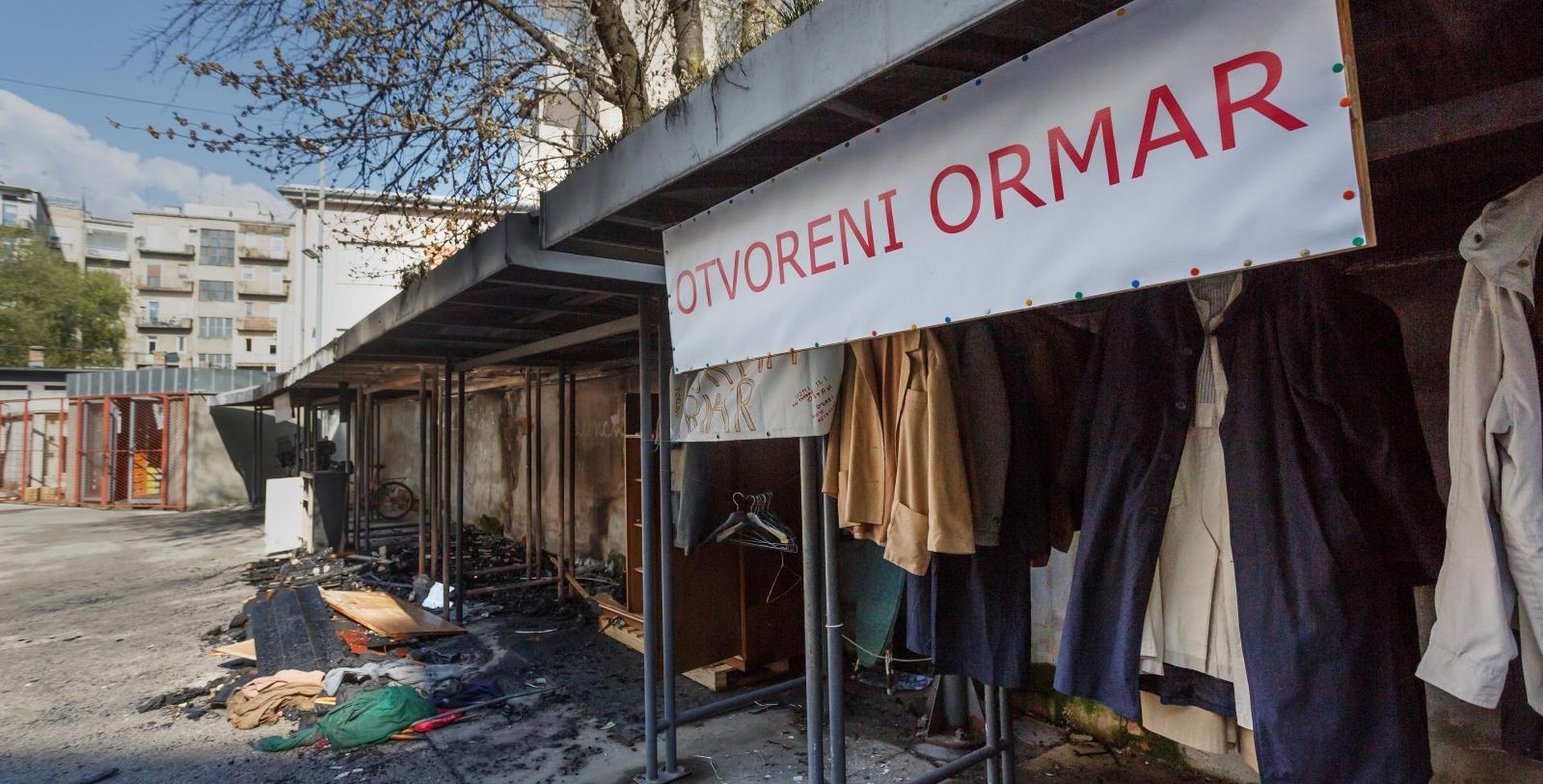 28.03.2019., Zagreb - U Marticevoj 71, u dvoristu pored caffe bara Bolero, nepoznata osoba sinoc je polila benzinom i zapalila skladiste odjece i obuce udruge Otvoreni ormar, za gradjane slabog imovinskog statusa. Photo: Tomislav Miletic/PIXSELL