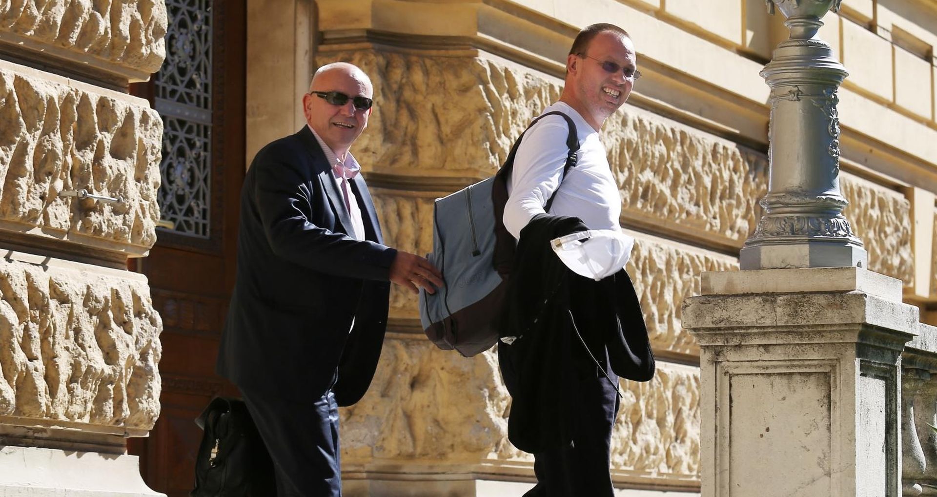 Šibenik: Frane Lučić dolazi na ročište u pratnji odvjetnika 28.09.2018., Sibenik - Frane Lucic dolazi na rociste u pratnji odvjetnika Sime Savica u parnici kojom od drzave traizi obestecenje za ozljede koje je kao vatrogasac zadobio u kornatskoj tragediji.

Photo: Dusko Jaramaz/PIXSELL