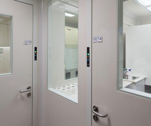 29.01.2015., Zagreb -  Laboratorij za genotoksicne agense najsterilnija je prostorija na Institutu Rudjer Boskovic. Pogled  iz predprostorije na laboratorij. 
Photo: Davor Puklavec/PIXSELL