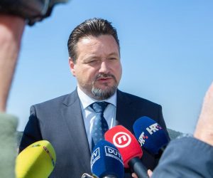 Dubrovnik:  Sastanak ministra Lovra Kuščevića s predstojnicima državne uprave 29.03.2019., Dubrovnik - U hotelu Adria odrzan je zatvoreni sastanak ministra uprave Lovre Kuscevica s predstojnicima drzavne uprave. Photo: Grgo Jelavic/PIXSELL