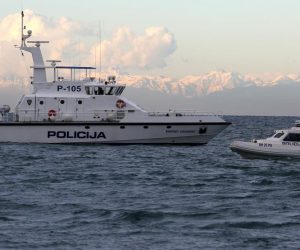 29.12.2017., Savudrija - Ribari i policija na moru uz granicu sa Slovenijom. 
Photo: Goran Kovacic/PIXSELL