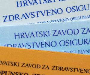 31.03.2015., Sibenik - Zdravstvena iskaznica i kartica dopunskog osiguranja. 
Photo: Dusko Jaramaz/PIXSELL