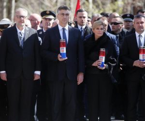 Plitvička jezera: Obilježavanje 28. obljetnice akcije Plitvice i pogibije 1. hrvatskog redarstvenika Jovića 31.03.2019., Plitvicka jezera - Na Spomen obiljezju Josipu Jovicu obiljezena je 28. akcija Plitvice i pogibija prvog hrvatskog redarstvenika Josipa Jovica: Photo: Kristina Stedul-Fabac/PIXSELL