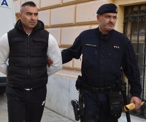 Zadar: Privođenje Darka Kovačevića, Daruvarca sucu istrage 31.03.2019., Zadar - Privodjenje Darka Kovacevica, Daruvarca iz policijske postaje sucu istrage. 
Photo: Hrvoje Jelavic/PIXSELL