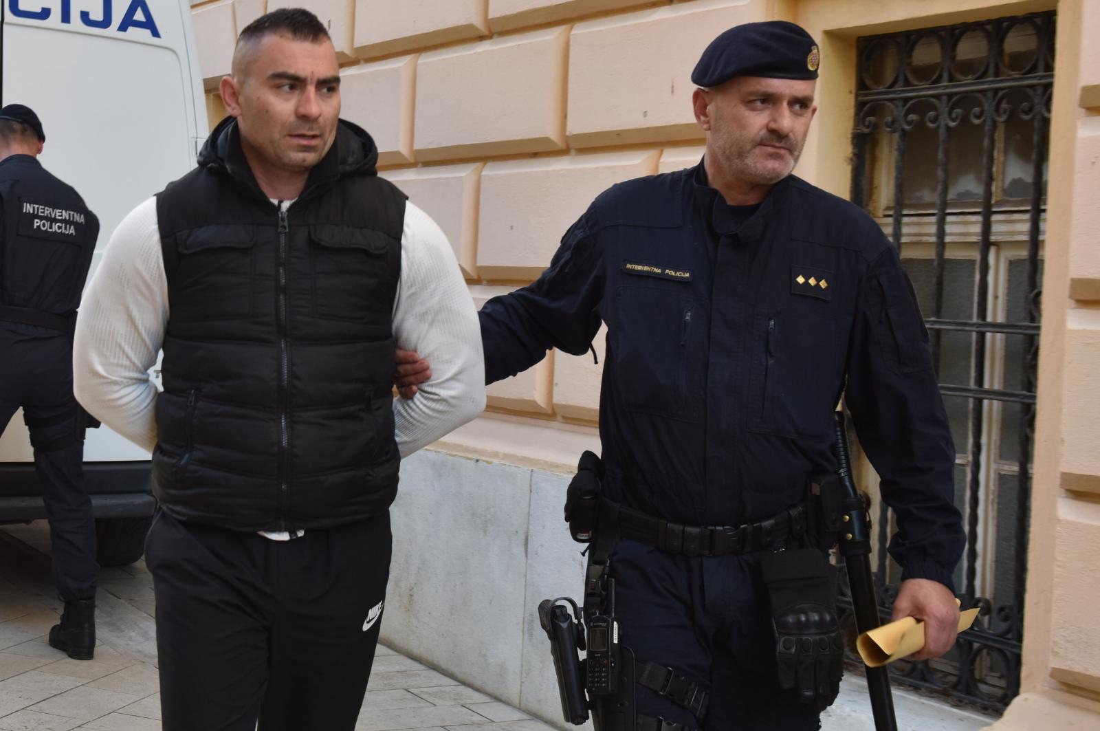 Zadar: Privođenje Darka Kovačevića, Daruvarca sucu istrage 31.03.2019., Zadar - Privodjenje Darka Kovacevica, Daruvarca iz policijske postaje sucu istrage. 
Photo: Hrvoje Jelavic/PIXSELL