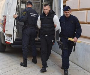 Zadar: Privođenje Darka Kovačevića, Daruvarca sucu istrage 31.03.2019., Zadar - Privodjenje Darka Kovacevica, Daruvarca iz policijske postaje sucu istrage. 
Photo: Hrvoje Jelavic/PIXSELL