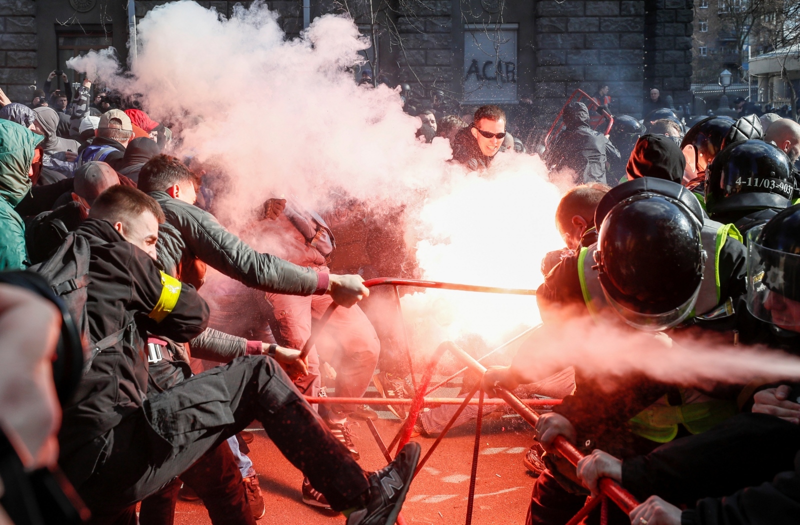Activists of Ukrainian nationalist parties scuffle with police officers during a rally to demand an investigation into the corruption of Ukraine's armed forces officials, in Kiev Activists of Ukrainian nationalist parties scuffle with police officers during a rally to demand an investigation into the corruption of Ukraine's armed forces officials, in Kiev, Ukraine March 9, 2019.  REUTERS/Gleb Garanich     TPX IMAGES OF THE DAY GLEB GARANICH