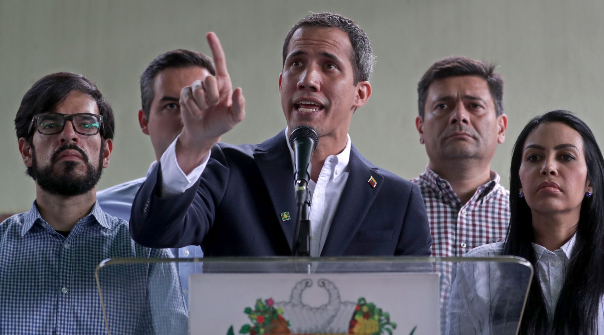 epa07453756 Venezuelan opposition leader Juan Guaido (C) speaks during a press meeting at the Damas Salesianas association, in Caracas, Venezuela, 21 March 2019. Guaido delivered humanitarian aid and spoke about the detention on the day of his chief of staff Roberto Marrero.  EPA/RAYNER PENA
