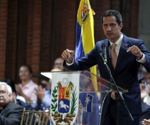 epa07478828 Venezuelan opposition leader Juan Guaido (C) speaks during a meeting with the opposition platform Frente Amplio Venezuela Libre, in Caracas, Venezuela, 01 April 2019.  EPA/Rayner Pena