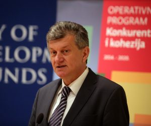 Zagreb, 05.04.2019 - Svečano potpisan ugovor o dodjeli bespovratnih sredstava „Uspostava hitne pomorske medicinske službe brzim brodicama“ čime će se uspostaviti hitna pomorska medicinska služba prijevoza specijaliziranim brodicama koja uključuje šest brodica te nabavku potrebne opreme za pružanje hitne medicinske skrbi. Na fotografiji Milan Kujundžić. Foto HINA/ Daniel KASAP/ dkas