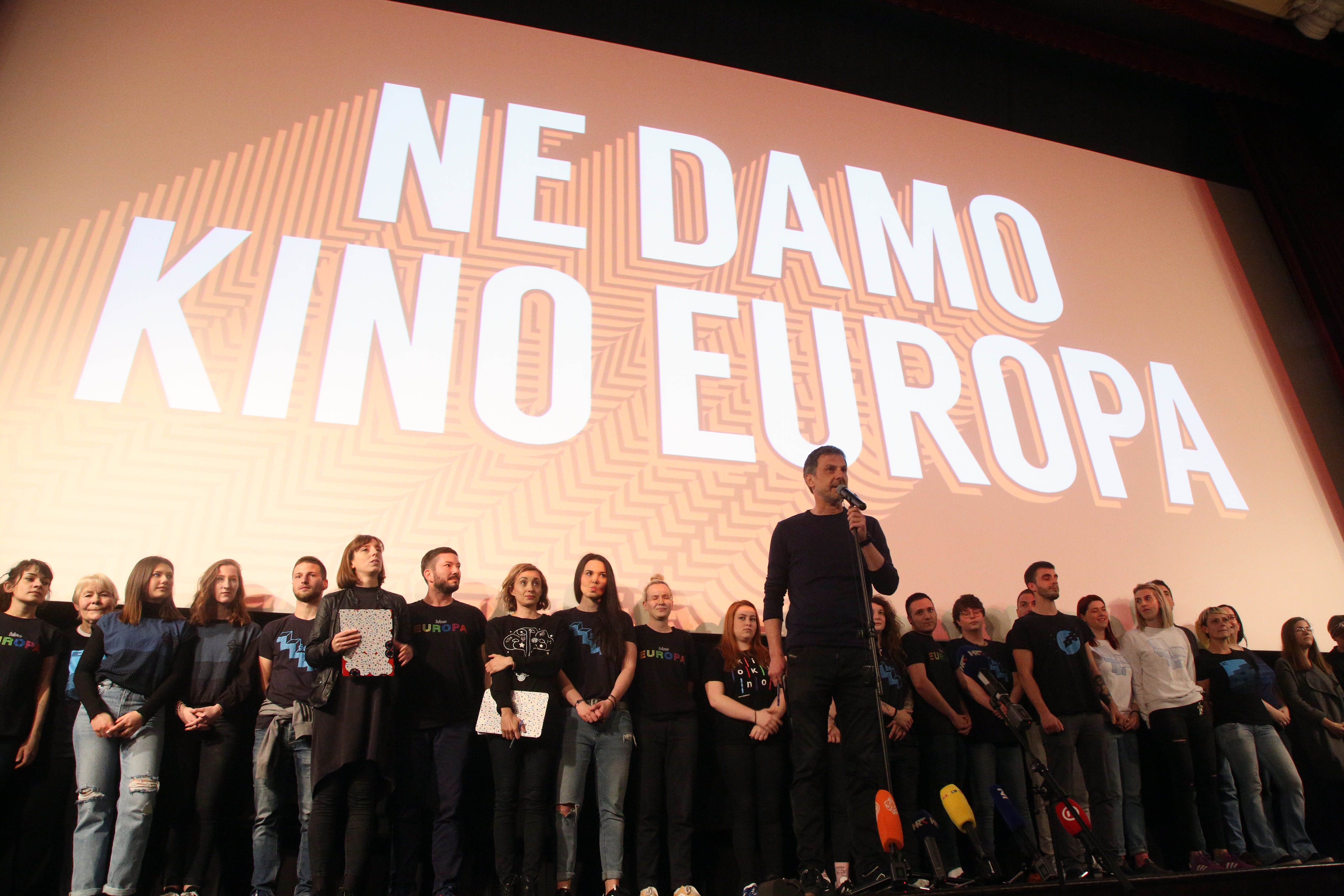 Zagreb, 9.4.2019 - Direktor Umjetničke organizacije Zagreb Film Festivala, ustanove koja posljednjih deset godina upravlja kinom Europa, Boris T. Matić dao je izjavu u velikoj dvorani kina Europa.
 Foto HINA/ Dario GRZELJ/ dag