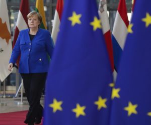 epa07496792 German Federal Chancellor Angela Merkel arrives for a special EU summit on Brexit at the European Council in Brussels, Belgium, 10 April 2019. EU leaders gathered for an emergency summit in Brussels to discuss a new Brexit extension.  EPA/STEPHANIE LECOCQ