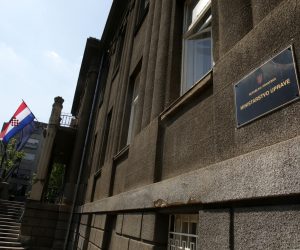 Zagreb, 17.04.2019 - Sastanak ministra uprave Lovre Kuščevića sa županima i predstavnicima županija na kojem je raspravljano o reformskoj mjeri povjeravanja poslova ureda državne uprave županijama koja treba stupiti na snagu 1. siječnja 2019. godine. Na fotografiji zgrada ministarstva Uprave. Foto HINA/ Daniel KASAP/ dkas