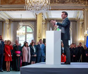 epa07513802 French President Emmanuel Macron (C) delivers a speech for the Parisian Firefighters' brigade and security forces who took part at the fire extinguishing operations during the Notre Dame of Paris Cathedral fire, at Elysee Palace in Paris, France, 18 April 2019. A fire of which cause is still not established, ravaged Notre Dame of Paris Cathedral, one of the most visited monuments of the French capital, on 15 April.  EPA/CHRISTOPHE PETIT TESSON / POOL