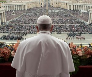 epa07519444 A handout picture provided by the GHGOly See's press office Vatican Media shows Pope Francis delivers the 'Urbi et Orbi' blessing at the end of the Easter Sunday mass in Saint Peter's square at the Vatican City, 21 April 2019. Easter is celebrated around the world by Christians to mark the resurrection of Jesus from the dead and the foundation of the Christian faith.  EPA/VATICAN MEDIA / HANDOUT  HANDOUT EDITORIAL USE ONLY/NO SALES