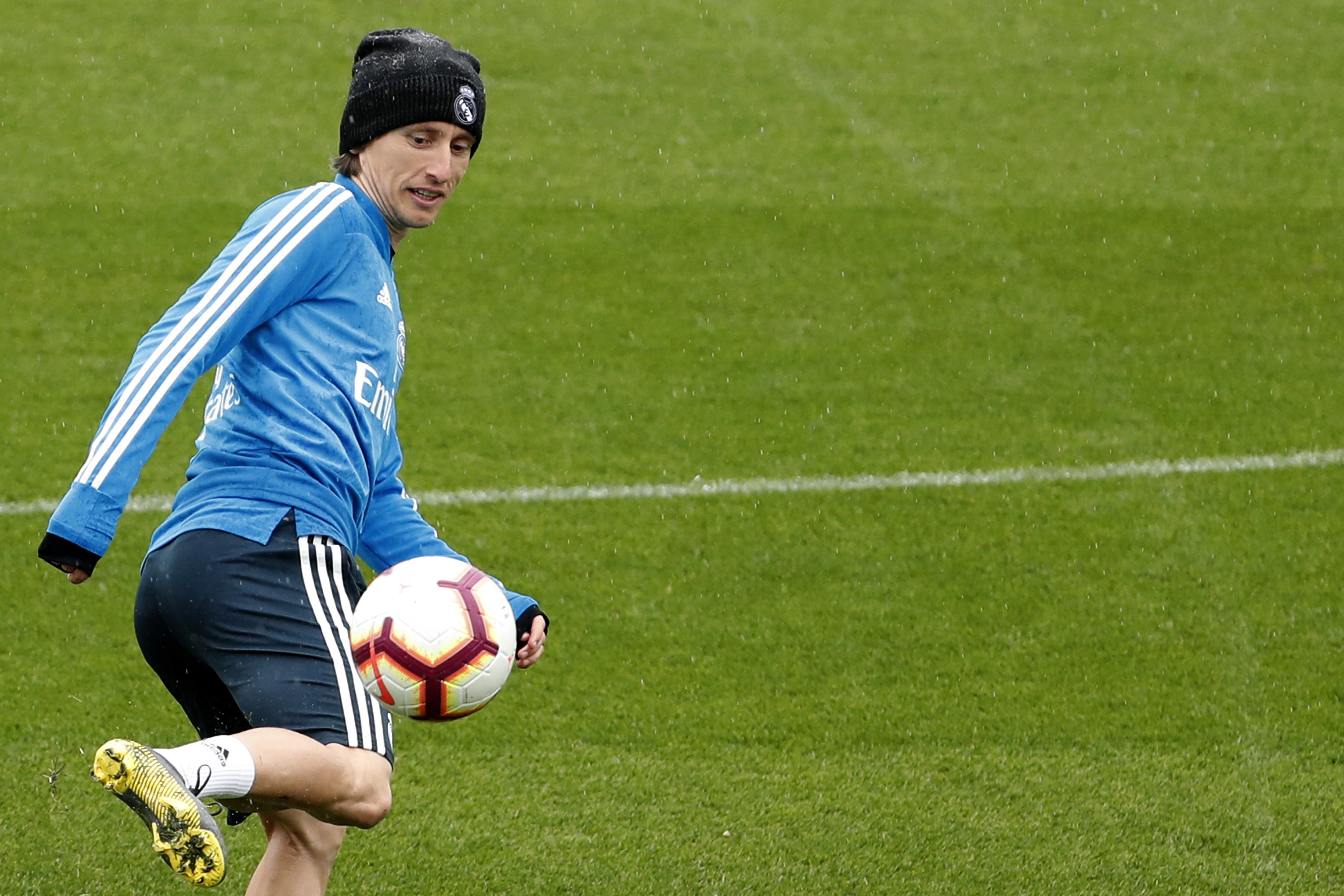 epa07524710 Real Madrid's Luka Modric during a training session at Valdebebas sports facilities in Madrid, Spain, 24 April 2019. Real Madrid will face Getafe CF in a La Liga soccer match on 25 April 2019.  EPA/JAVIER LIZON
