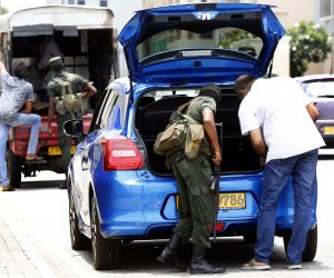 epa07526912 Sri Lankan security personnel check vehicles in Colombo, Sri Lanka, 25 April 2019. According to the news reports, most public places have no people around as security agencies continue to find suspected bomb detonators after at least 320 people were killed in a coordinated series of blasts during the Easter Sunday service at churches and hotels in Sri Lanka on 21 April 2019.  EPA/M.A. PUSHPA KUMARA