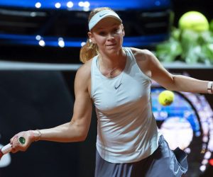epa07530216 Donna Vekic of Croatia in action during her quarter final match against Naomi Osaka of Japan at the Porsche Tennis Grand Prix tournament in Stuttgart, Germany, 26 April 2019.  EPA/RONALD WITTEK
